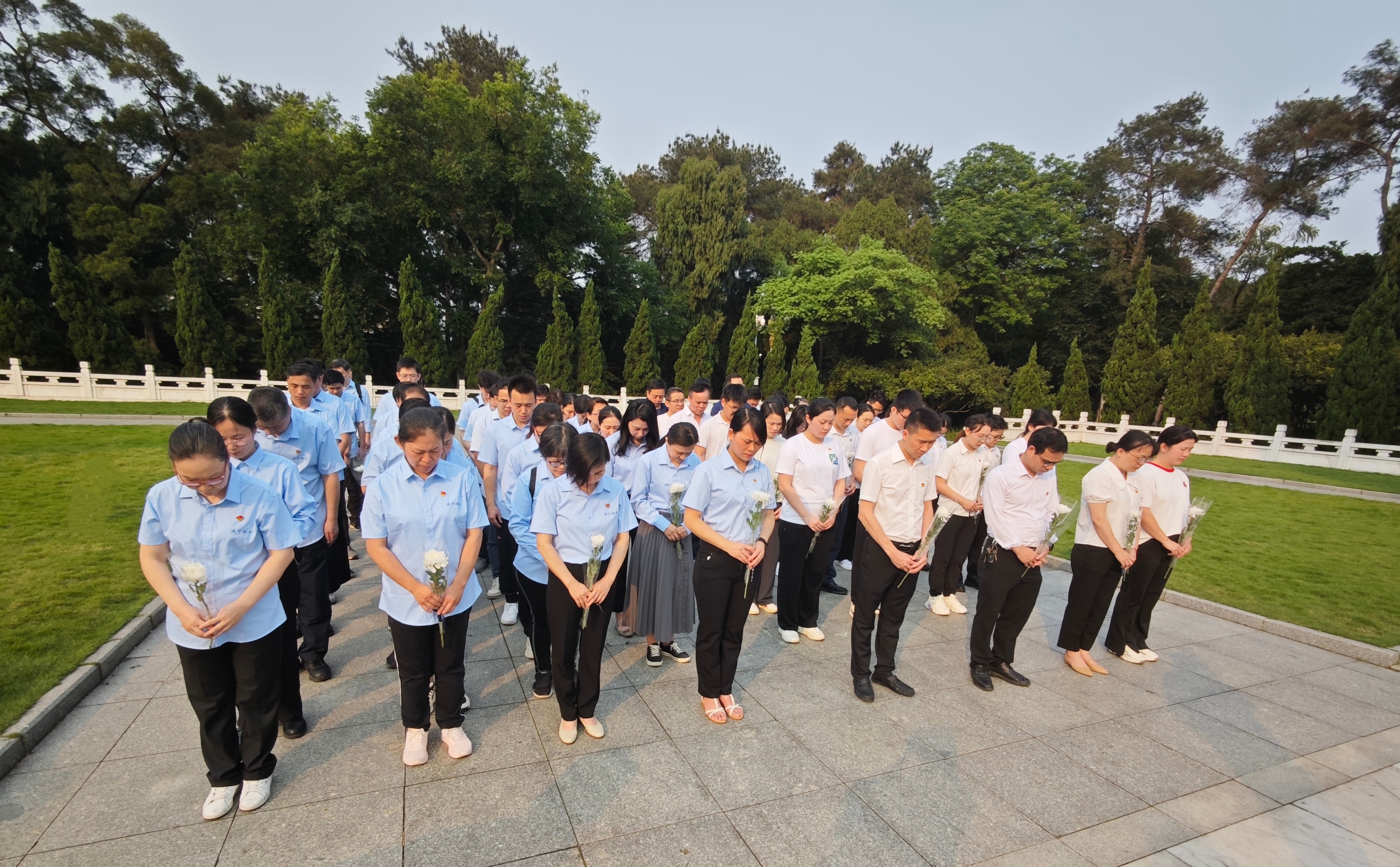 市排水公司黨總支、南寧建康環(huán)保公司黨支部 聯(lián)合開展“學黨史憶英烈 祭忠魂守初心” 主題黨日活動