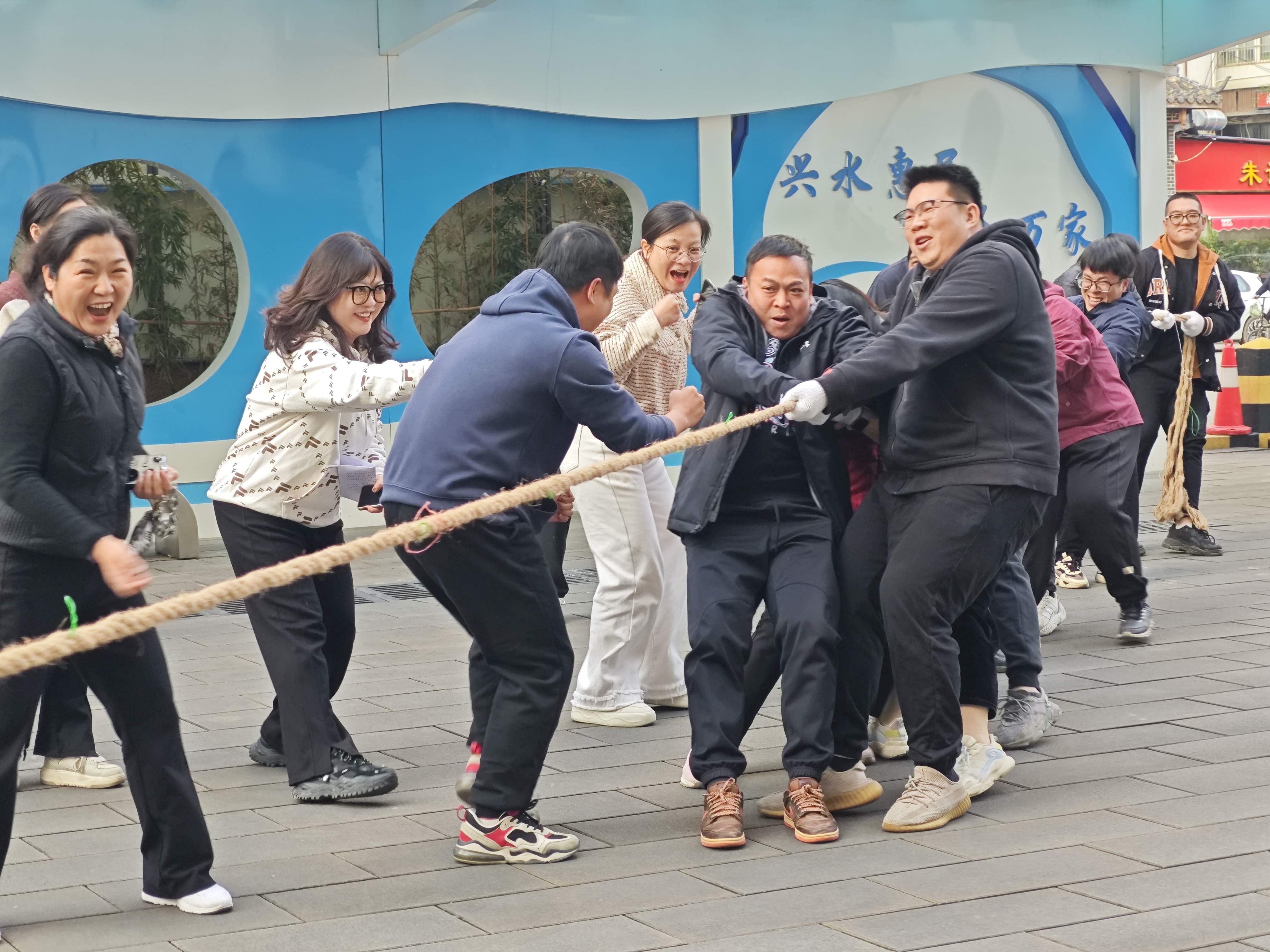 當(dāng)民族團(tuán)結(jié)遇上趣味運(yùn)動，看“石榴花”綻放